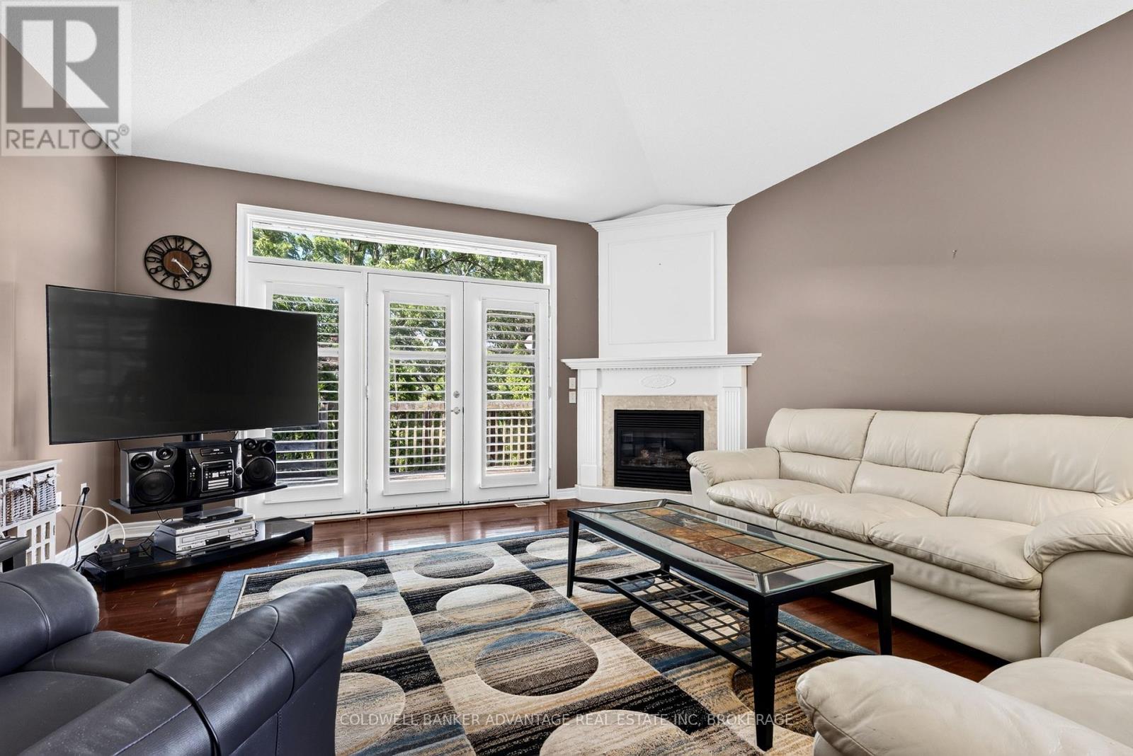 #1 5595 DRUMMOND ROAD - 7