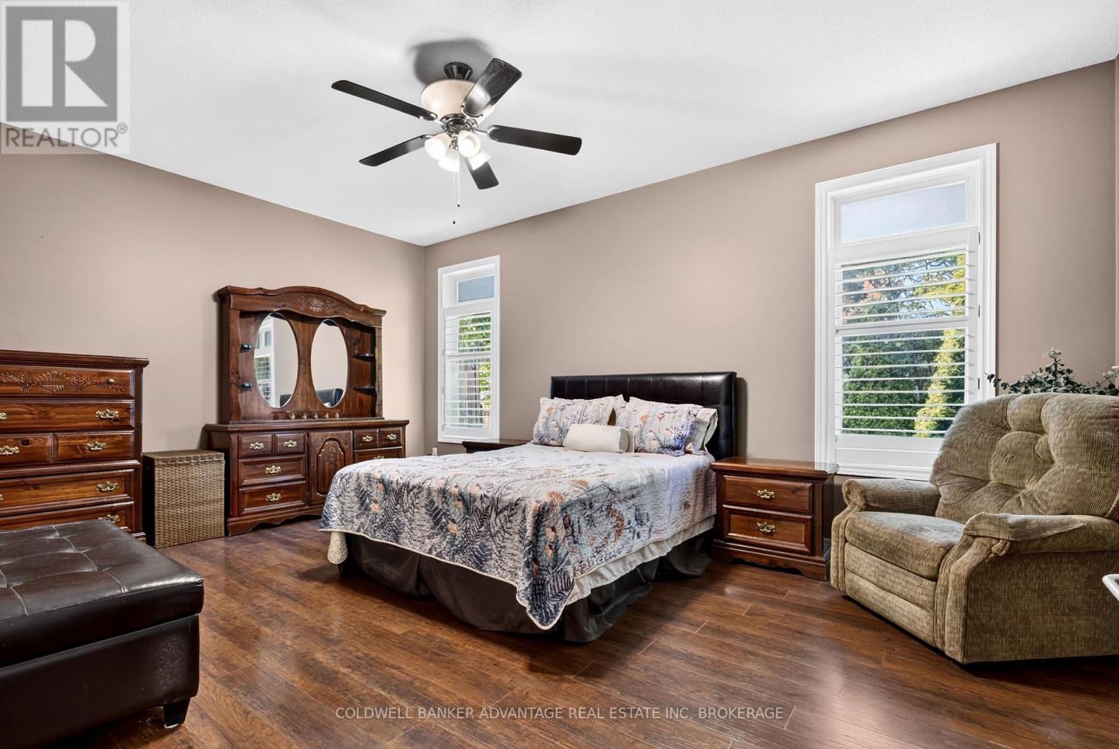 #1 5595 DRUMMOND ROAD - 8