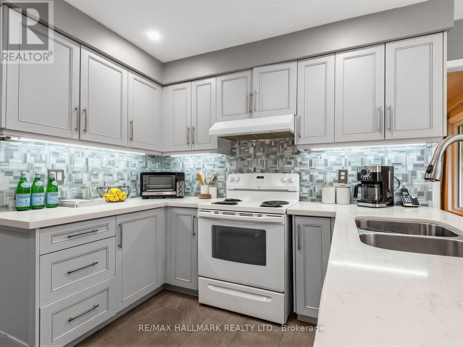 185 AURORA HEIGHTS DRIVE - Image 10