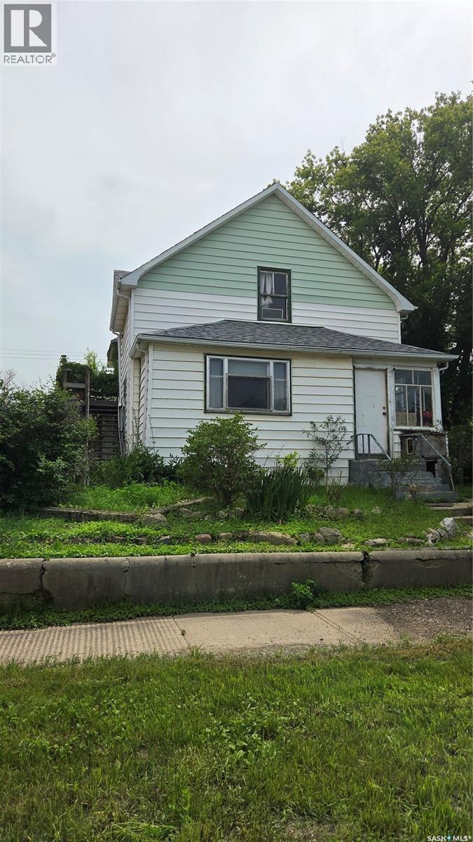 419 Home STREET W - 1