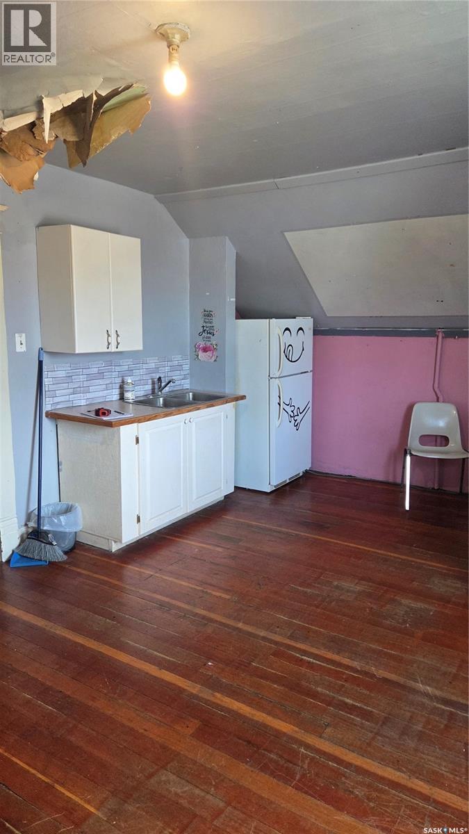 419 Home STREET W - 14