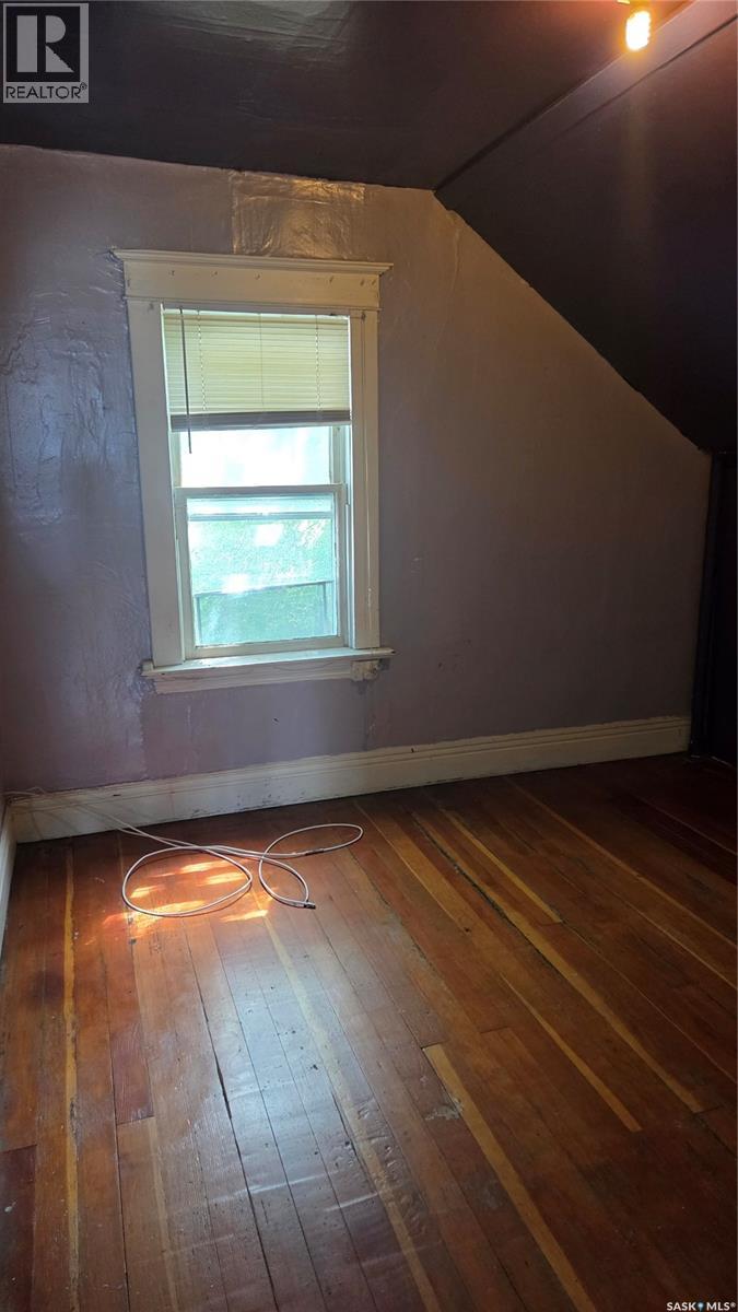 419 Home STREET W - 17