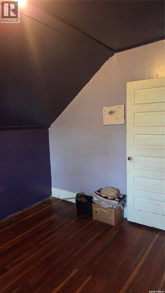 419 Home STREET W - 19