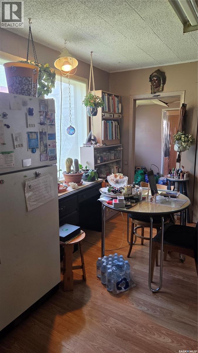 419 Home STREET W - 2