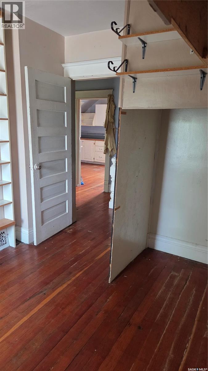 419 Home STREET W - 21