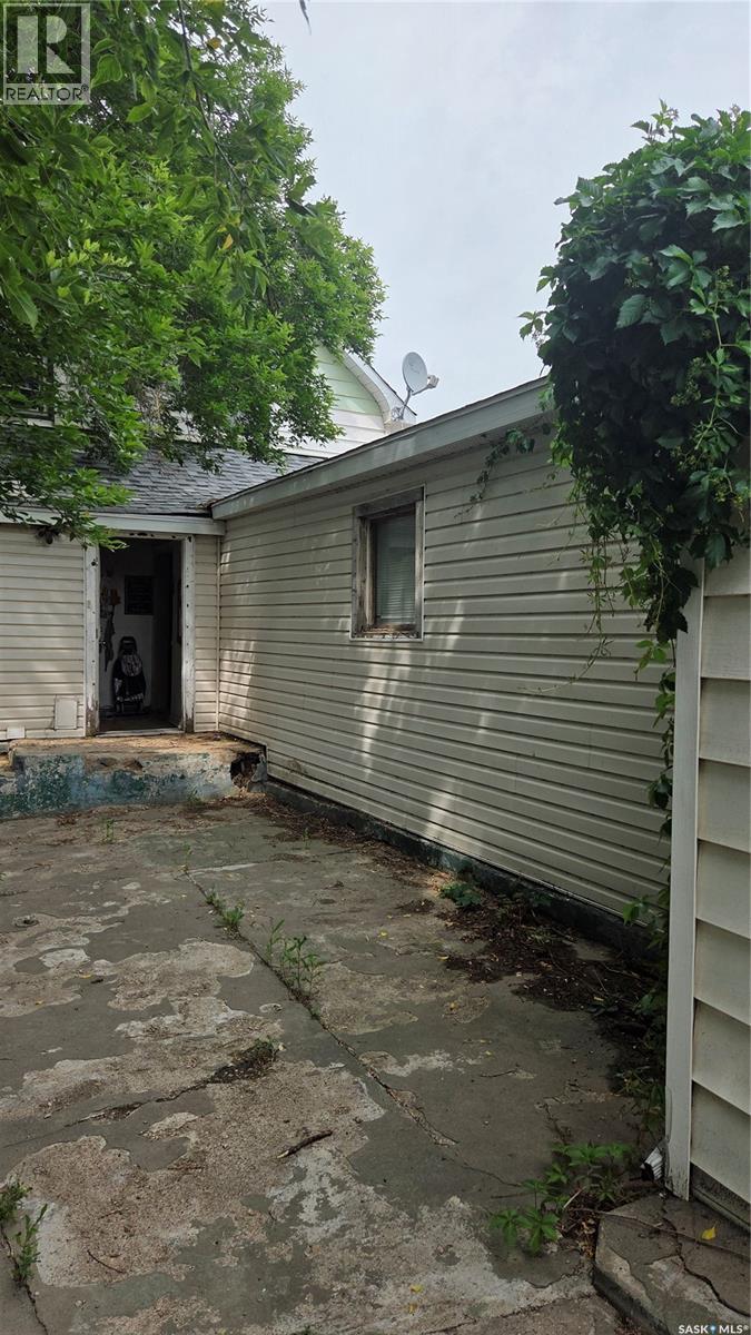419 Home STREET W - 24