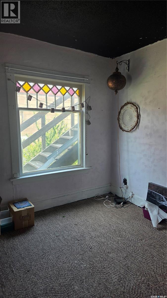 419 Home STREET W - 7
