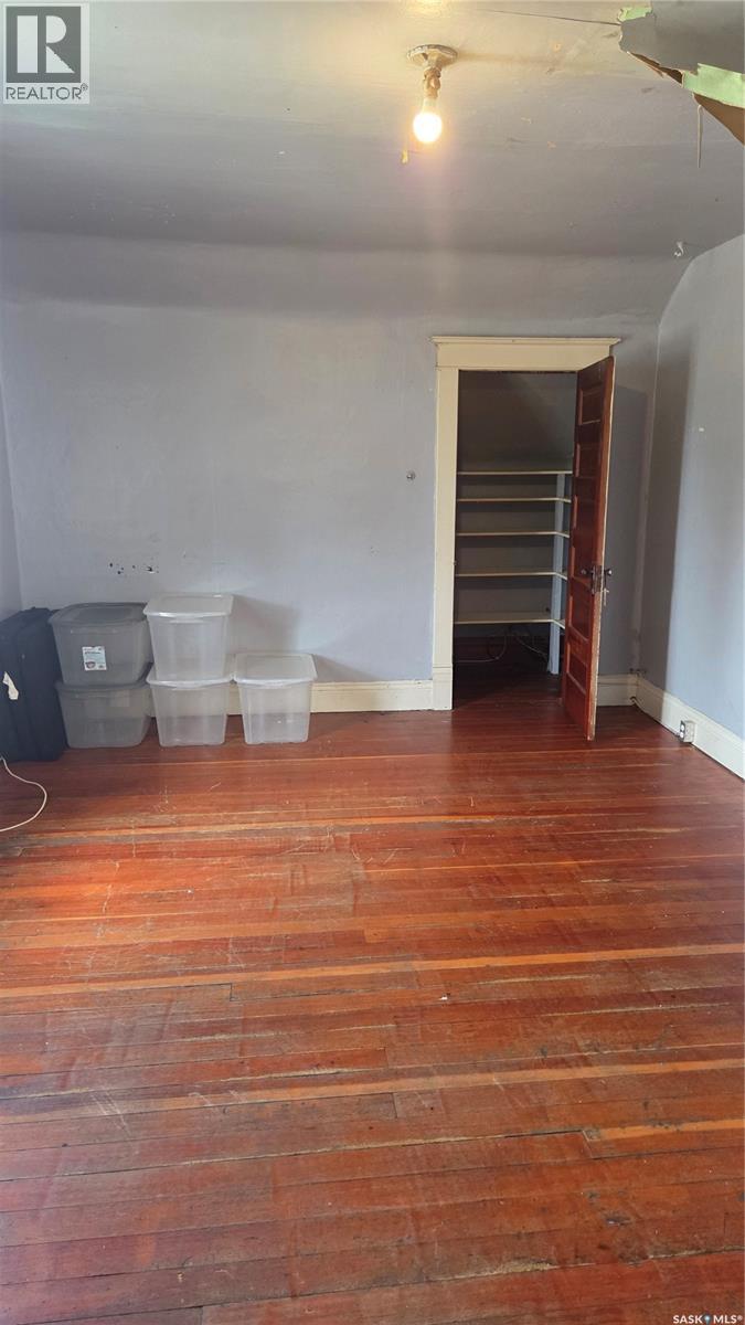 419 Home STREET W - 9