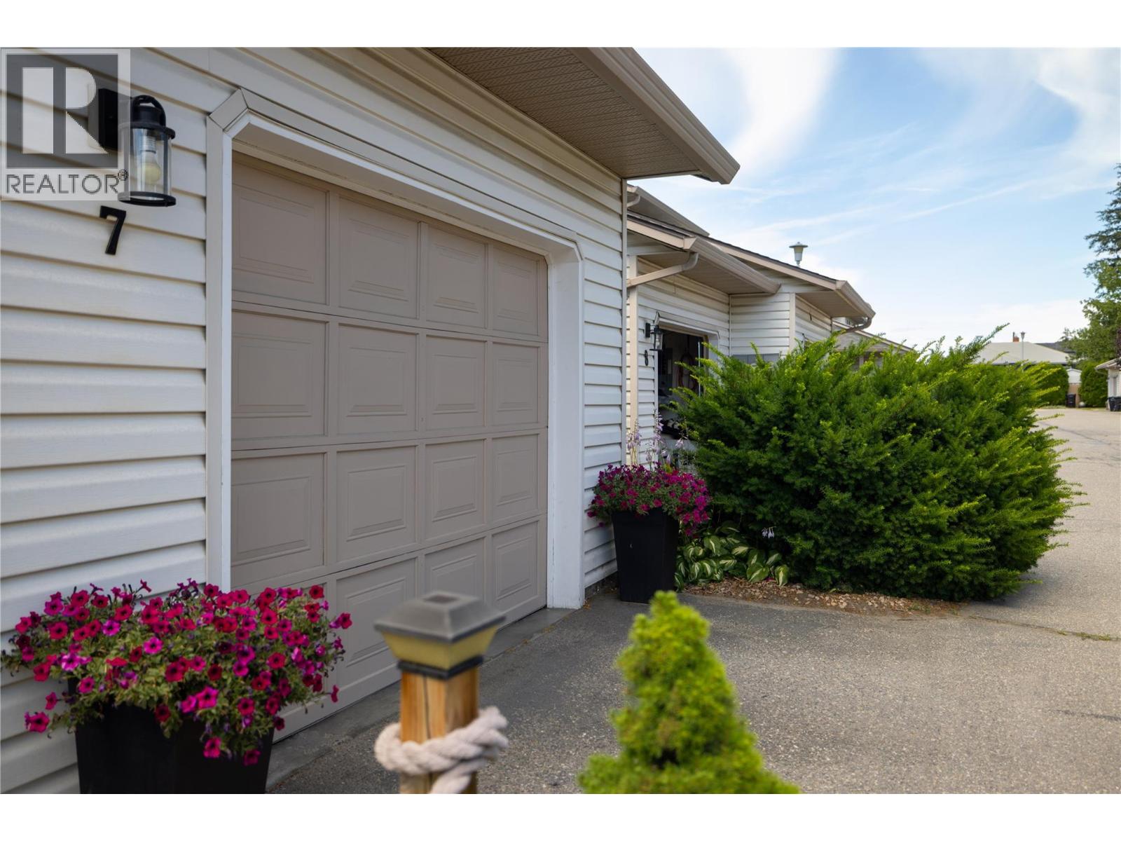 #7 4404 20 Street - 2