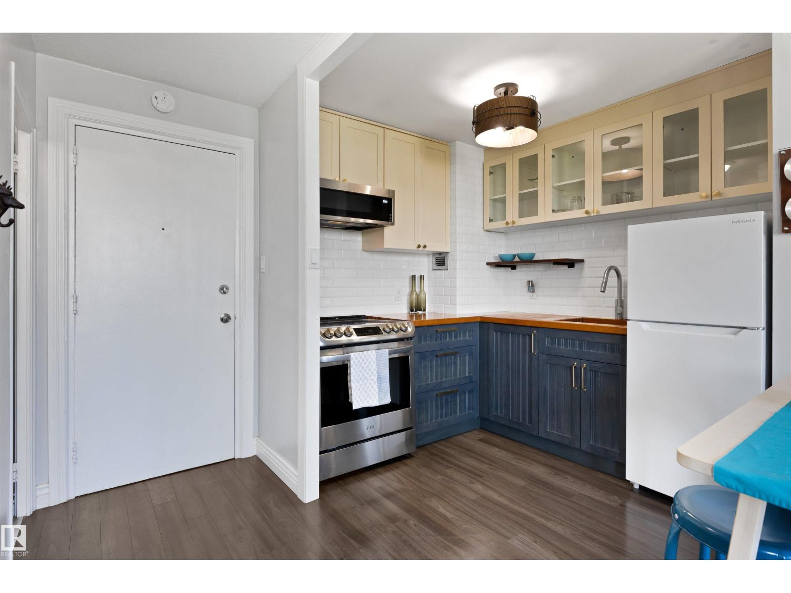 #705 9816 112 ST NW - 4