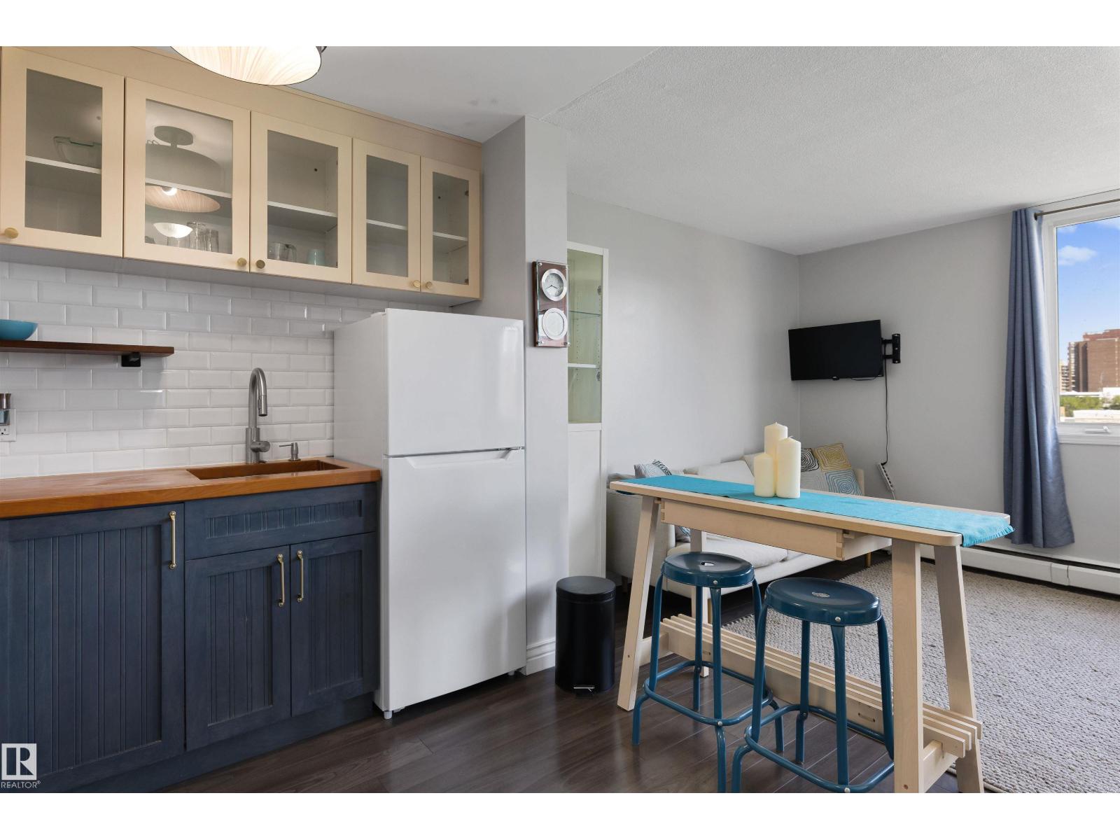 #705 9816 112 ST NW - 7