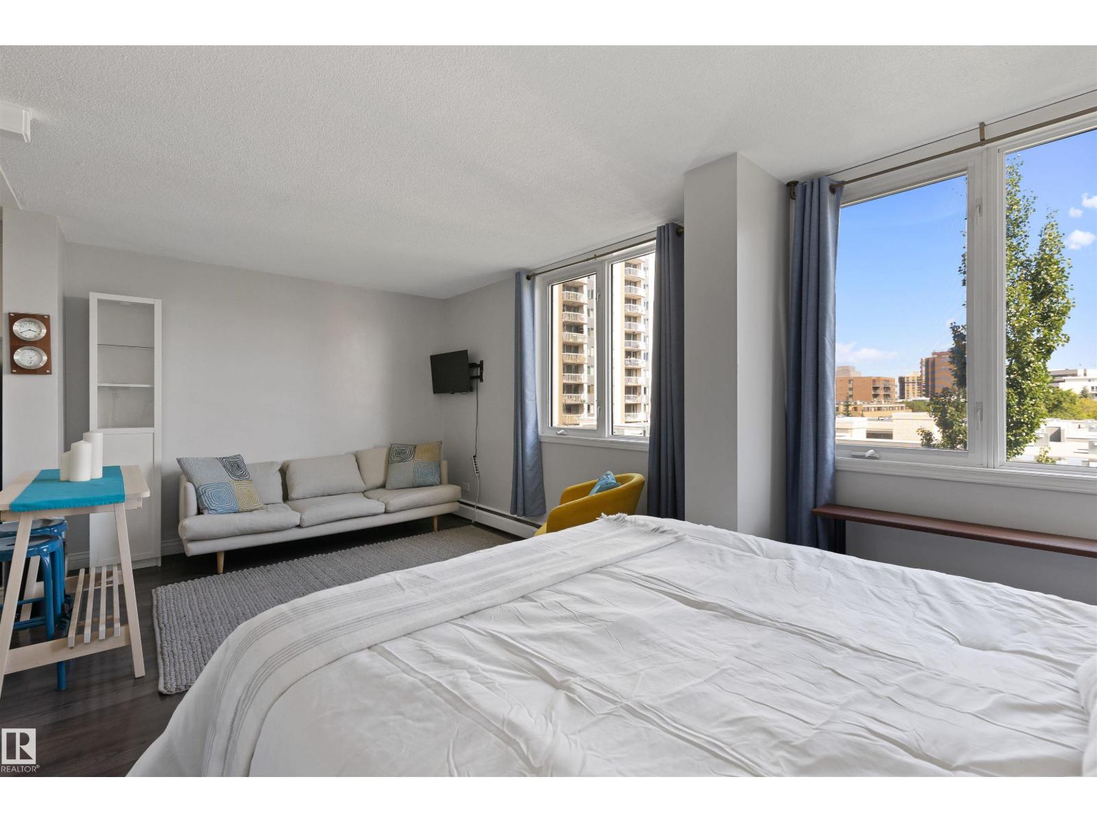 #705 9816 112 ST NW - 16