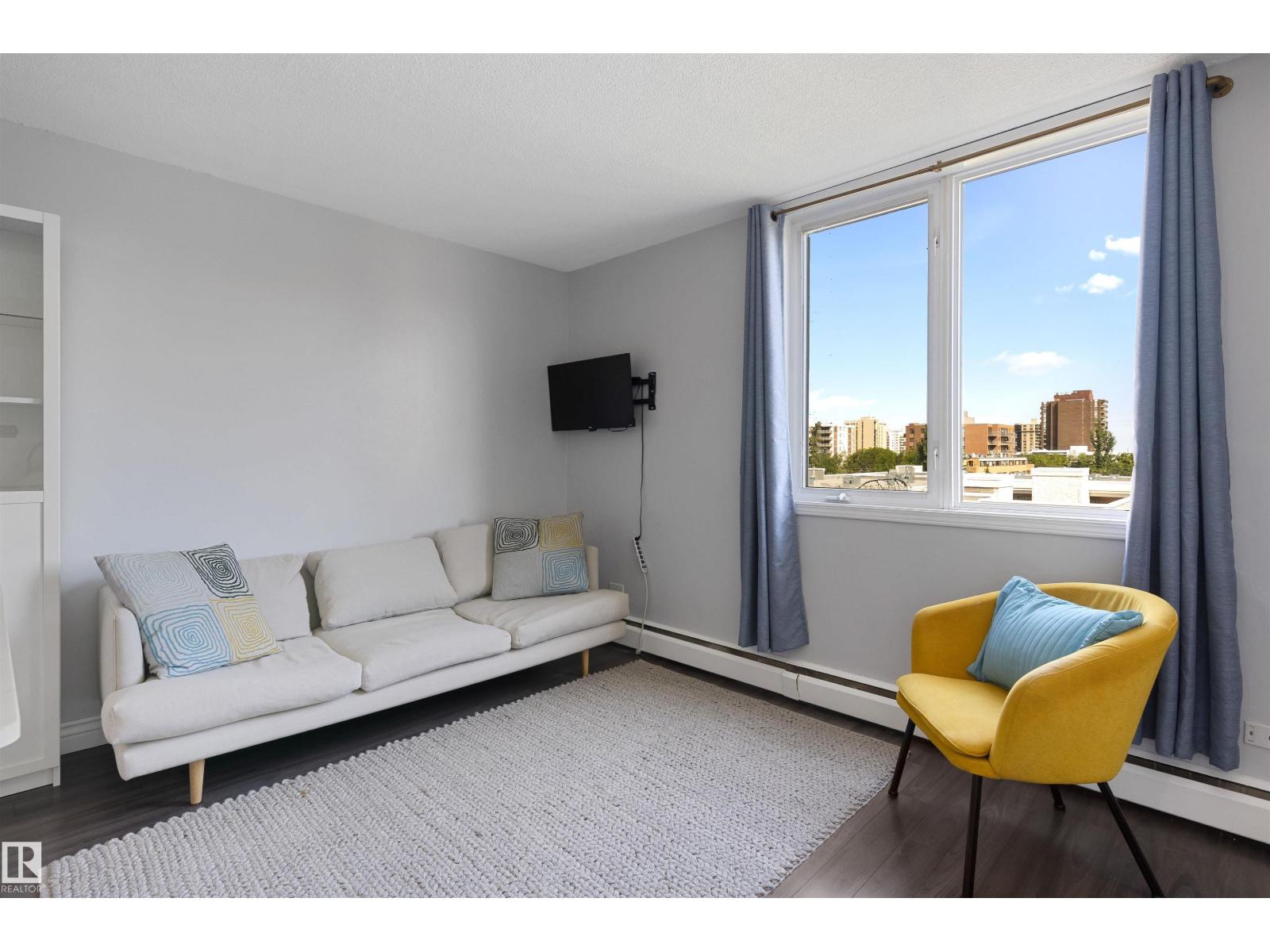 #705 9816 112 ST NW - 10