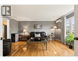 40 Stoneham Drive, photo 4