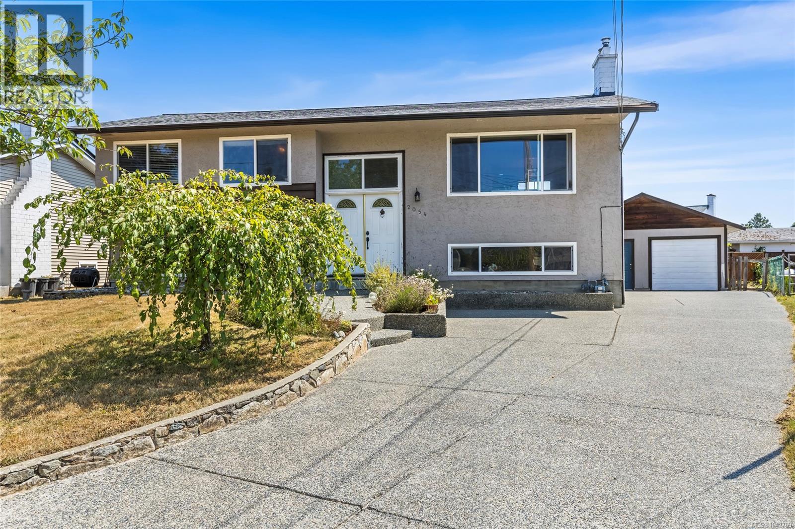 2054 Piercy Ave photo 1 of 39