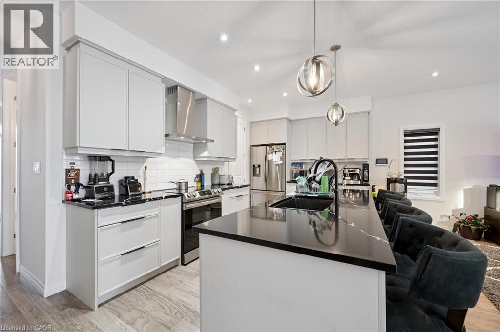 #18 972 STONECLIFFE Walk - Image 10