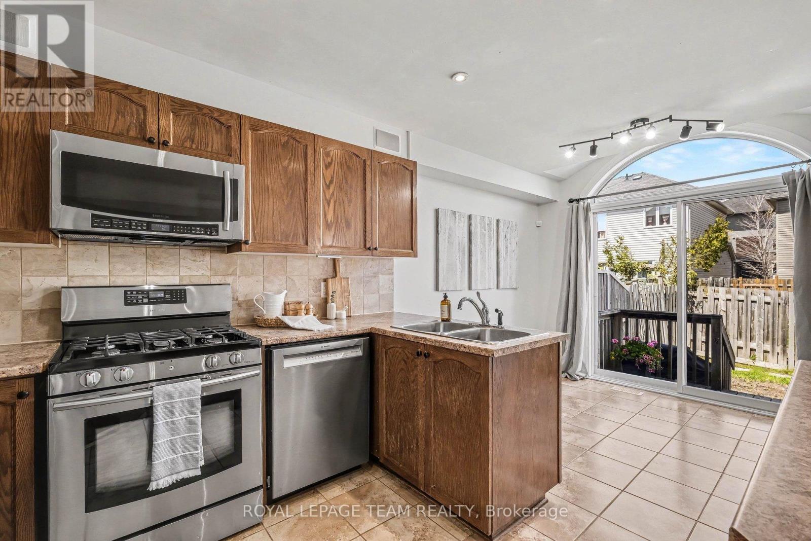 159 MONTMORENCY WAY - 11