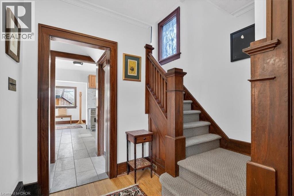 859 QUEEN'S Boulevard - 6