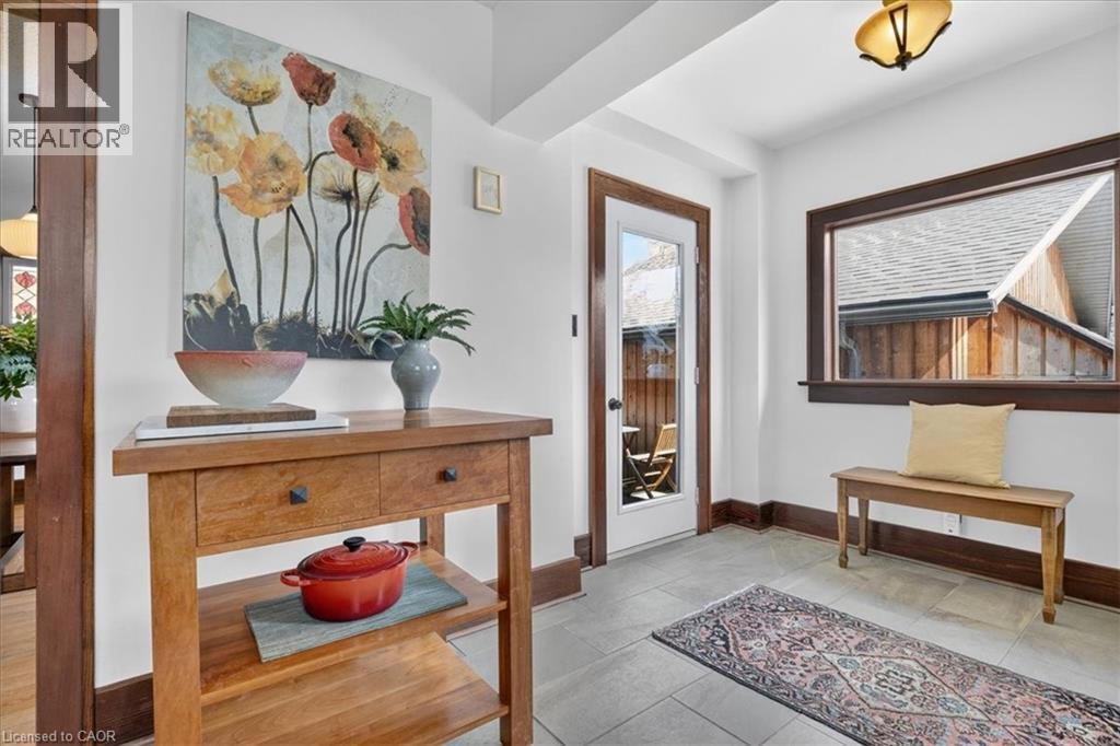 859 QUEEN'S Boulevard - 16
