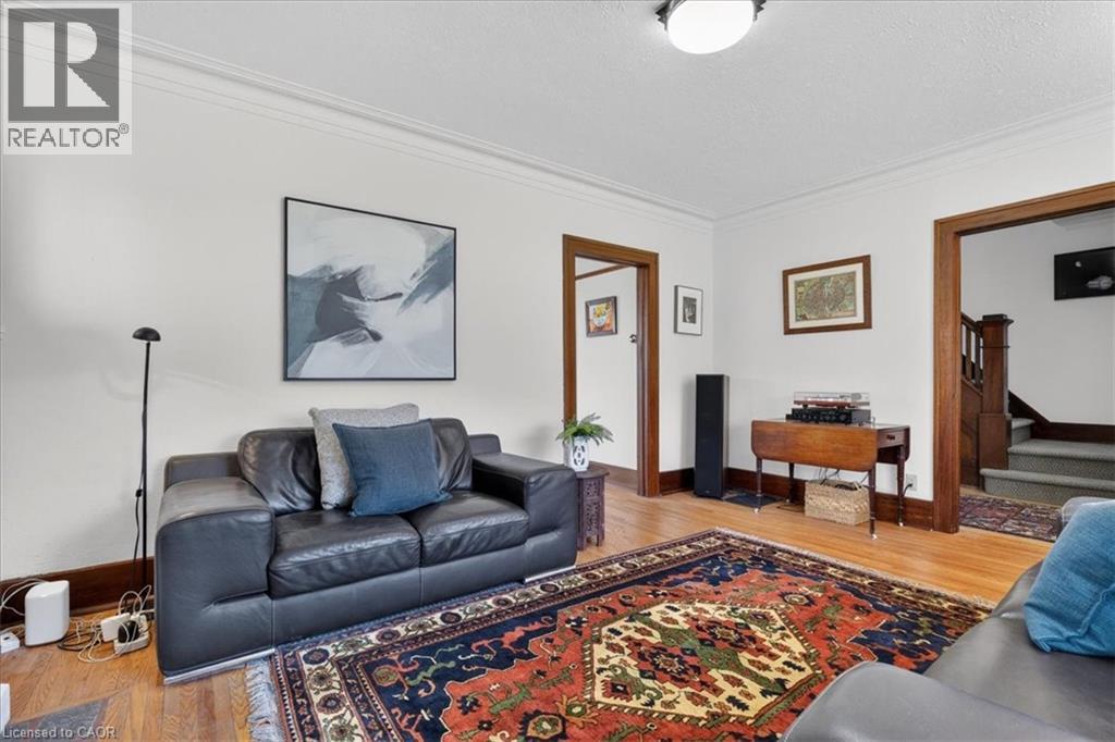 859 QUEEN'S Boulevard - 8