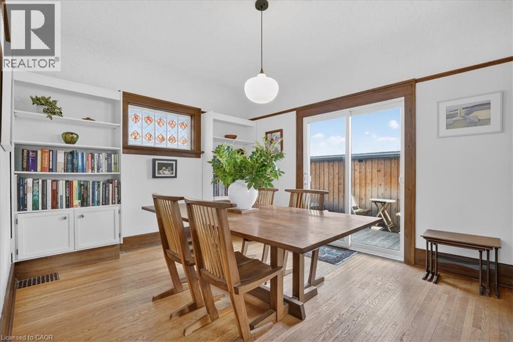 859 QUEEN'S Boulevard - 10