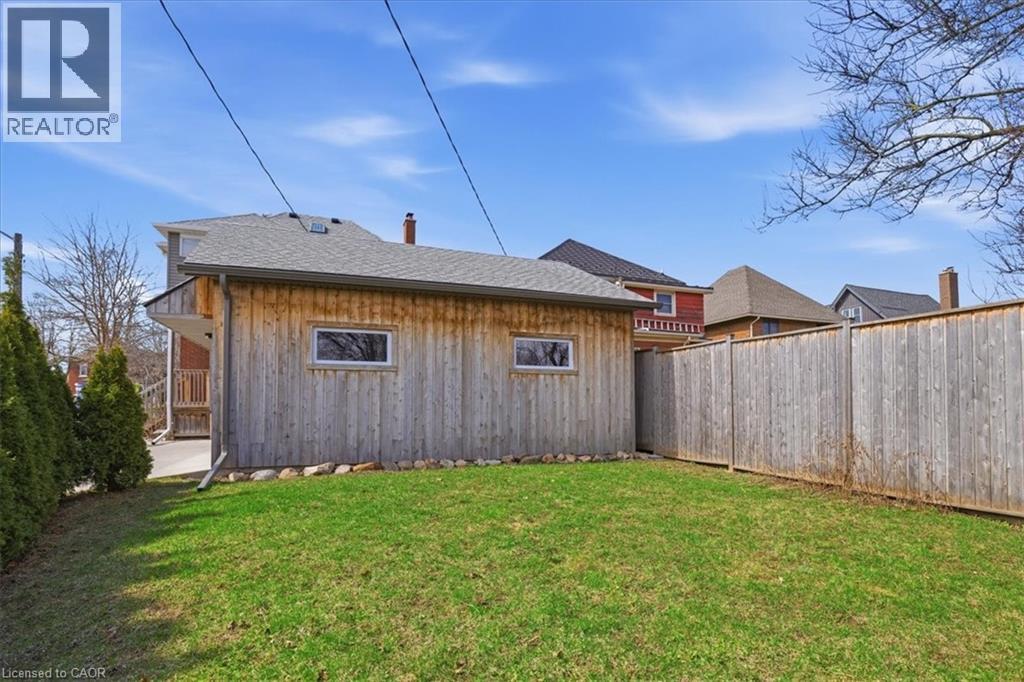 859 QUEEN'S Boulevard - 34