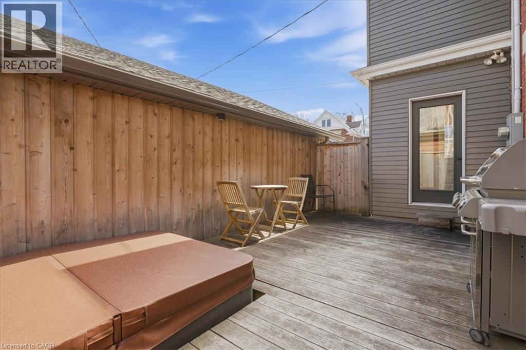 859 QUEEN'S Boulevard - 31