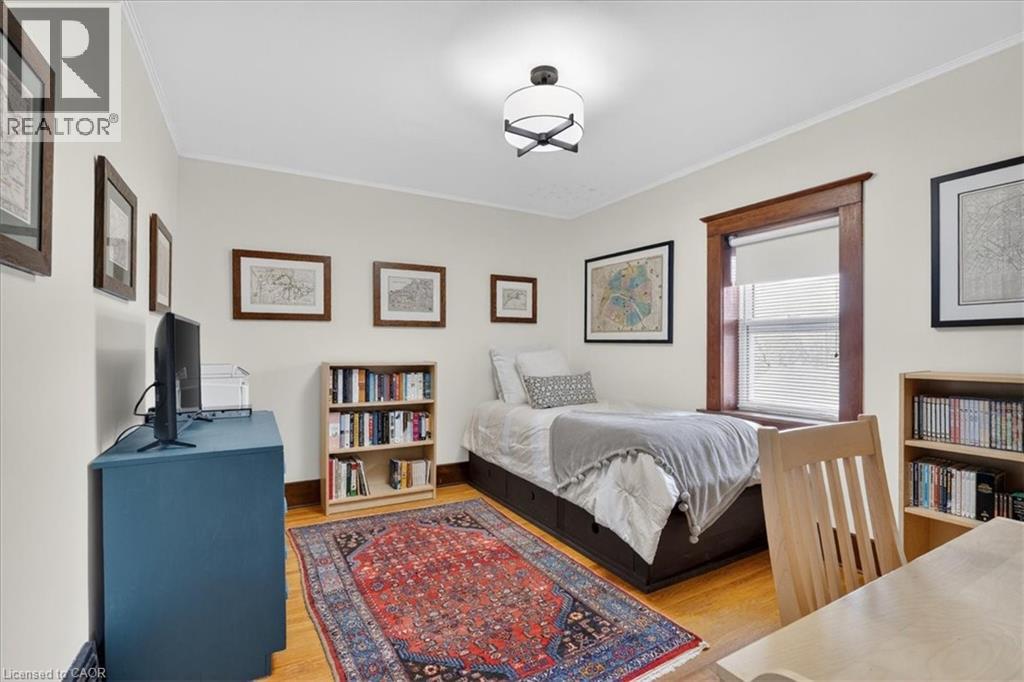 859 QUEEN'S Boulevard - 25