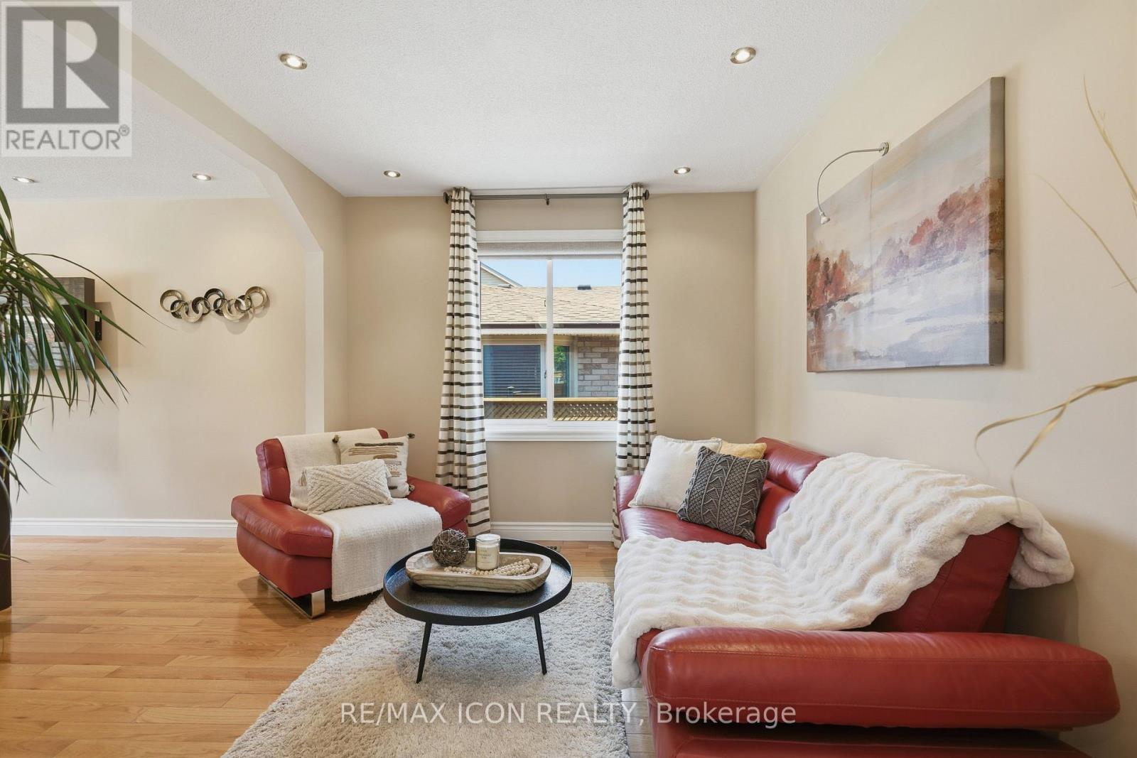 66 ASHLEY CRESCENT - 13