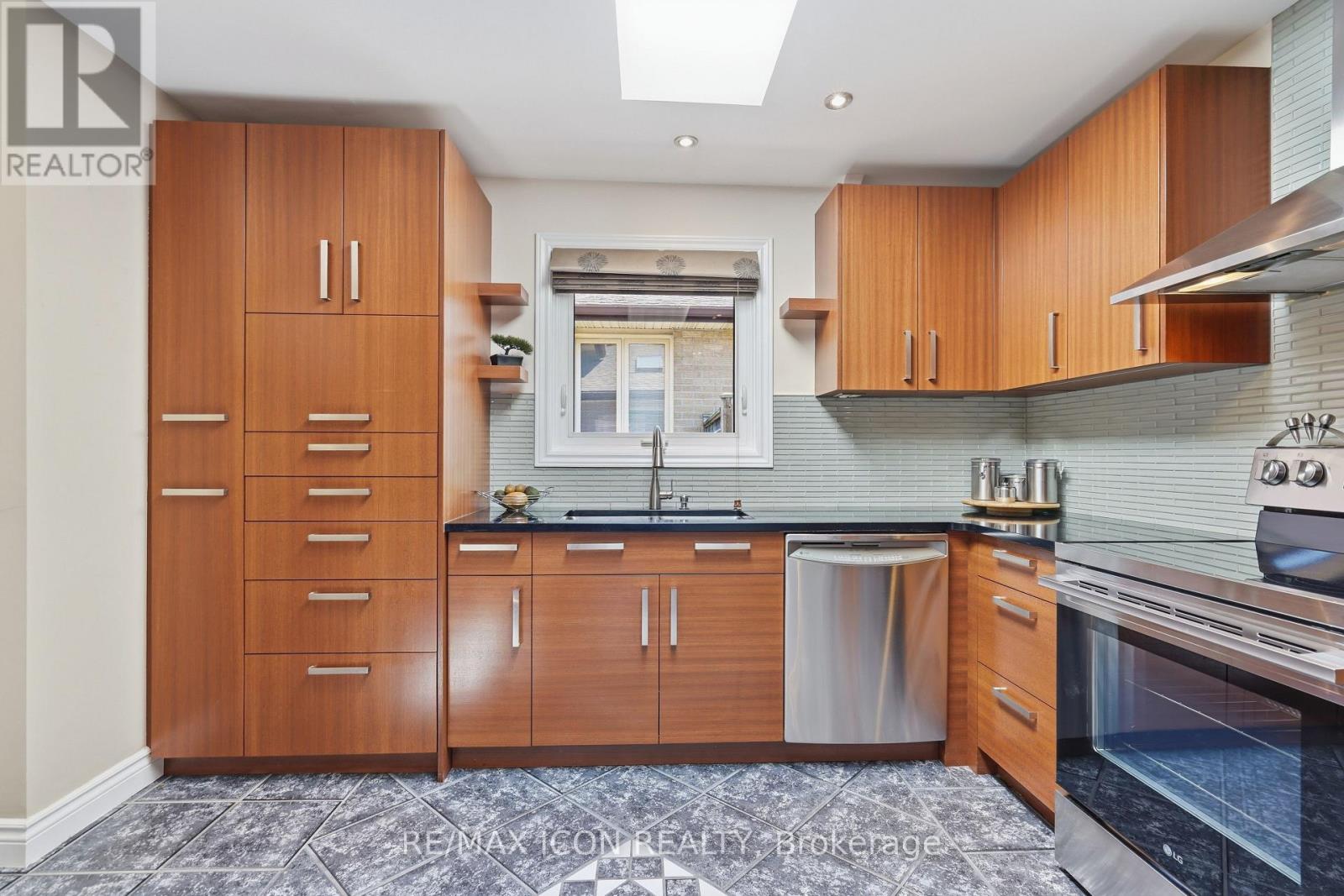 66 ASHLEY CRESCENT - 16