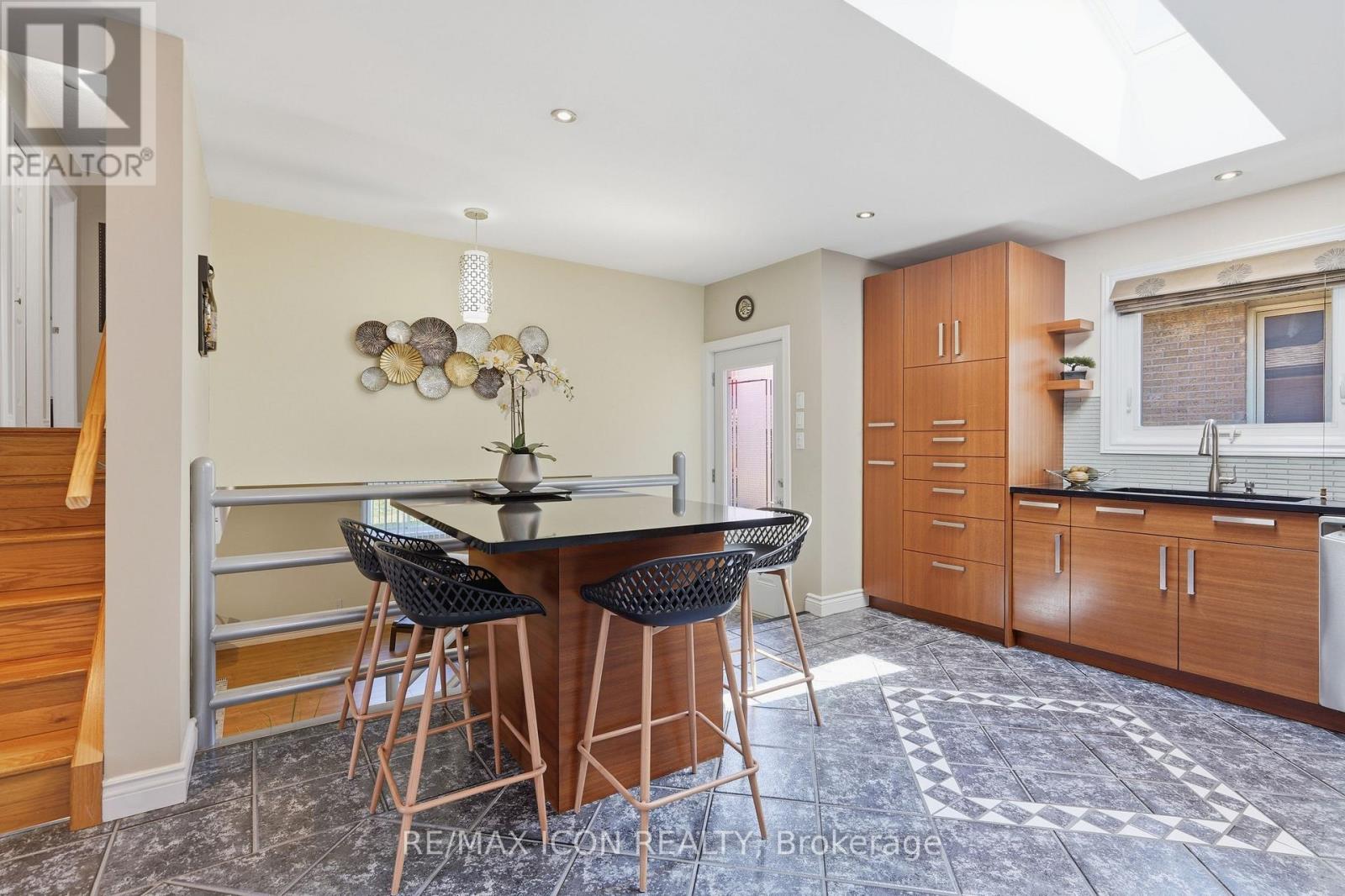 66 ASHLEY CRESCENT - 19