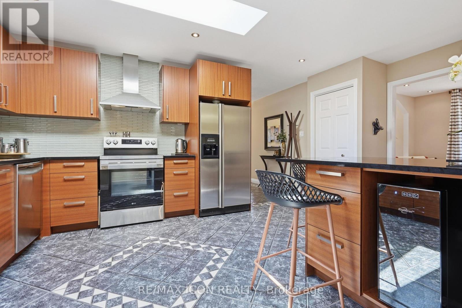 66 ASHLEY CRESCENT - 21