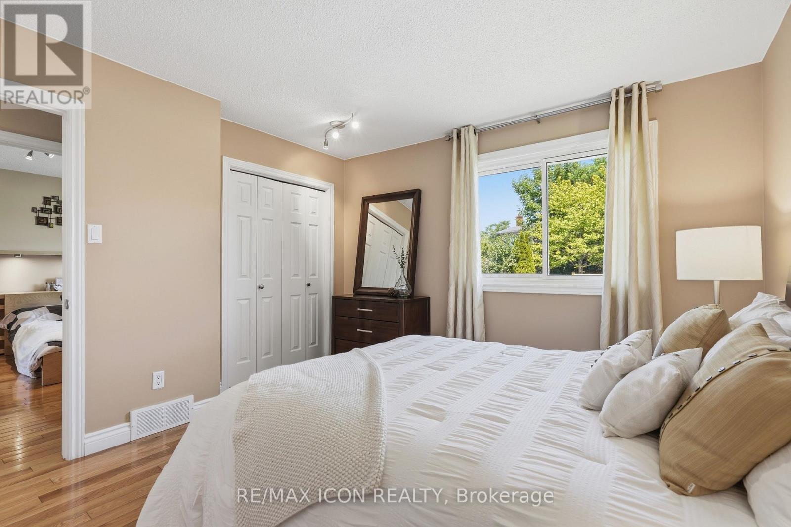 66 ASHLEY CRESCENT - 23
