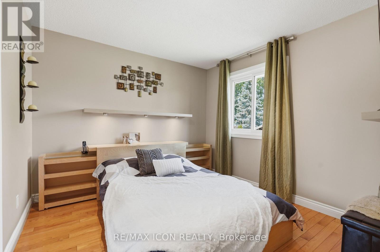 66 ASHLEY CRESCENT - 25