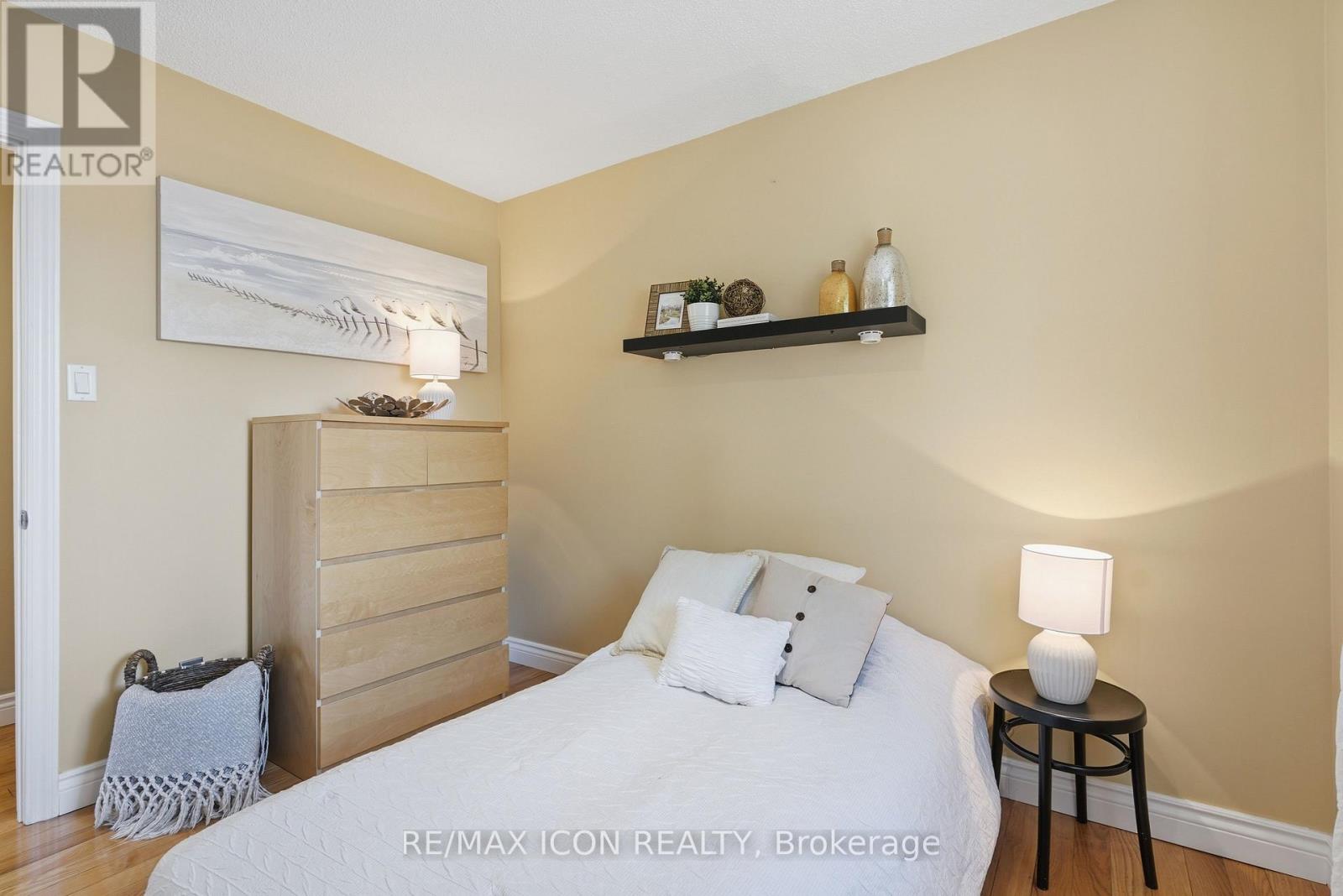 66 ASHLEY CRESCENT - 28