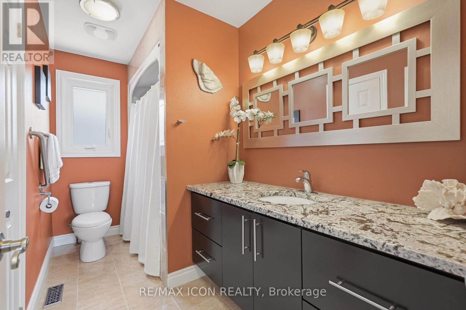 66 ASHLEY CRESCENT - 31
