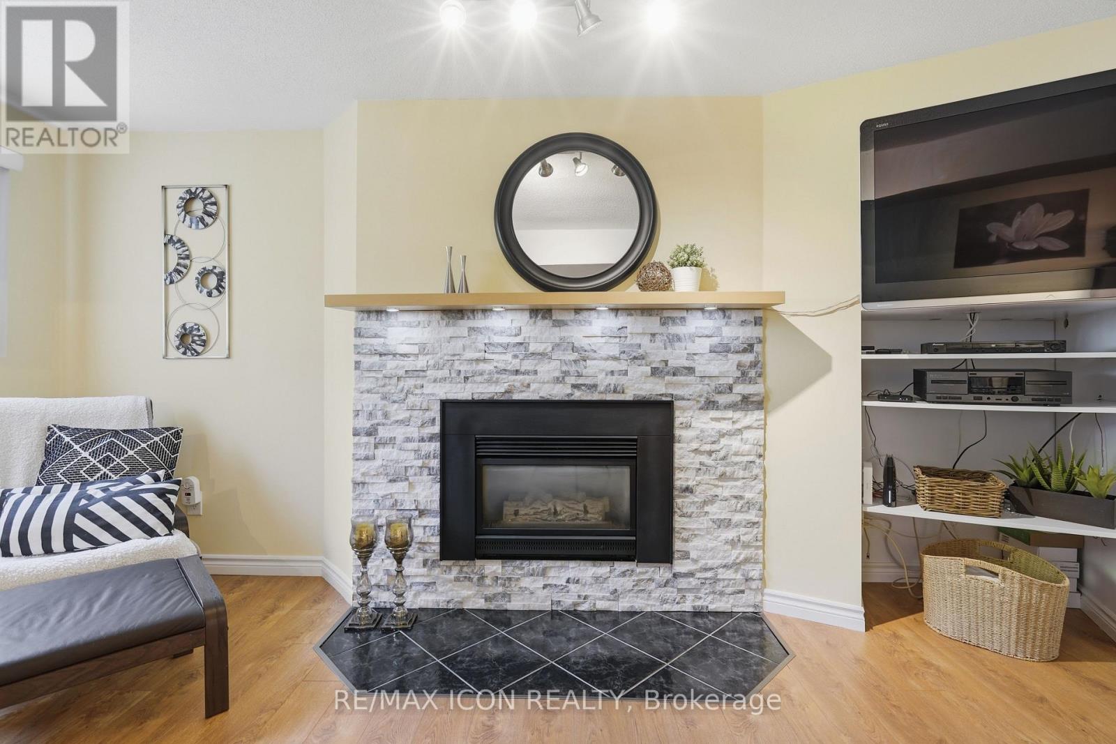 66 ASHLEY CRESCENT - 33