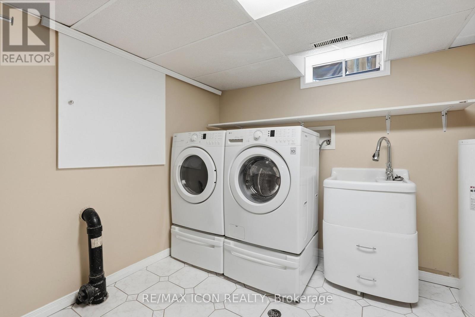 66 ASHLEY CRESCENT - 39