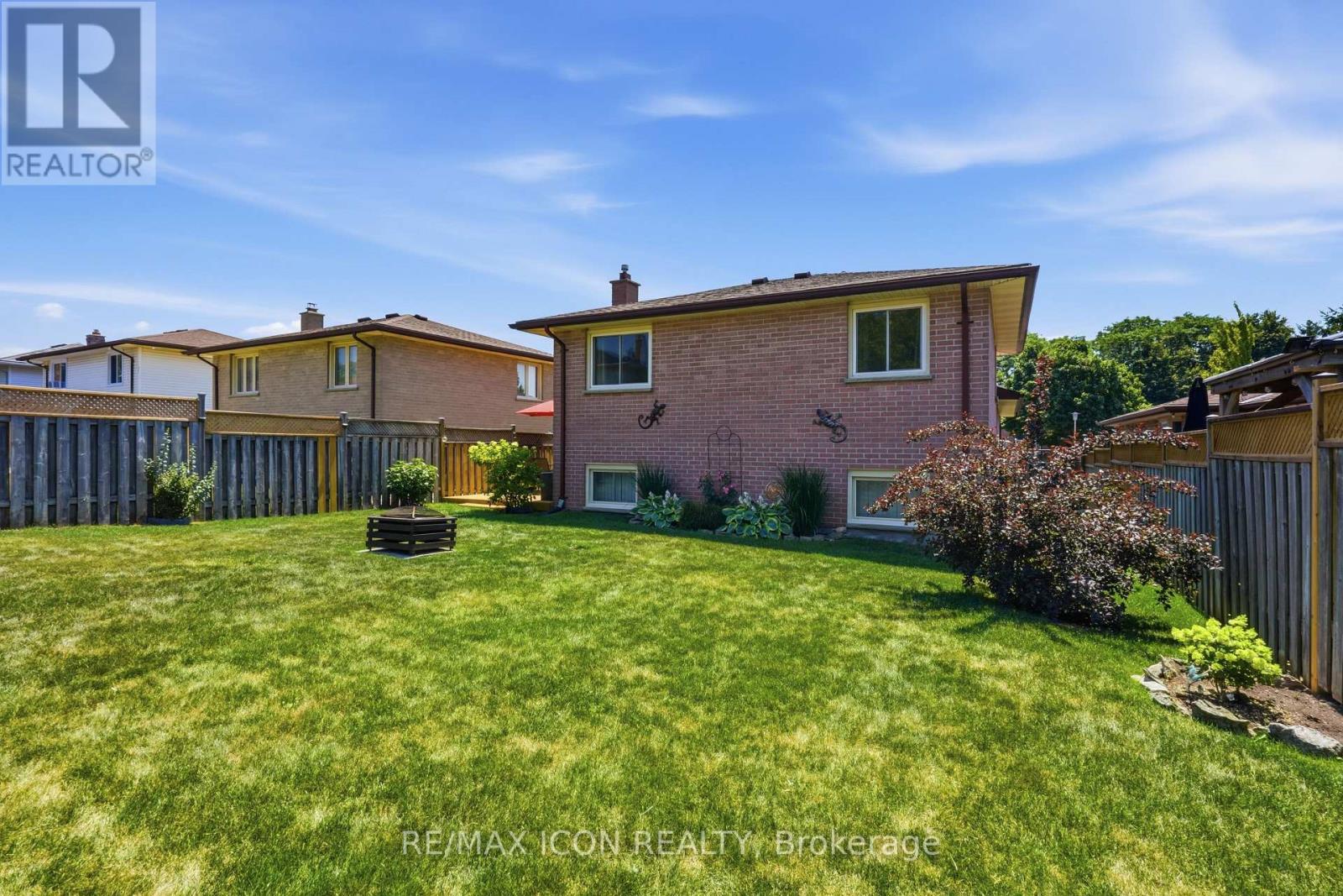 66 ASHLEY CRESCENT - 43