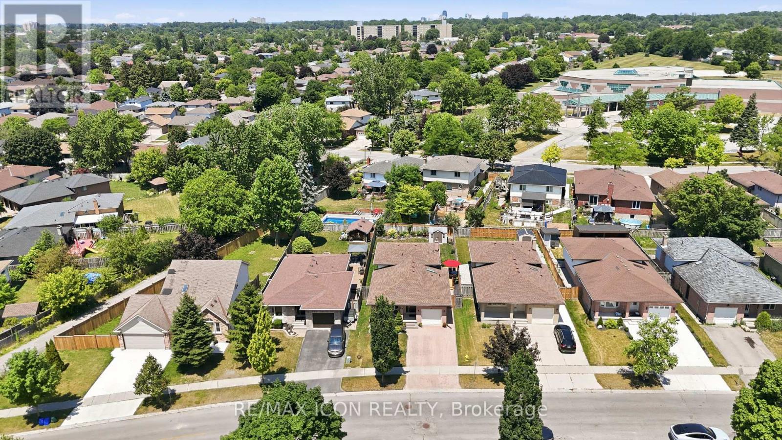 66 ASHLEY CRESCENT - 45