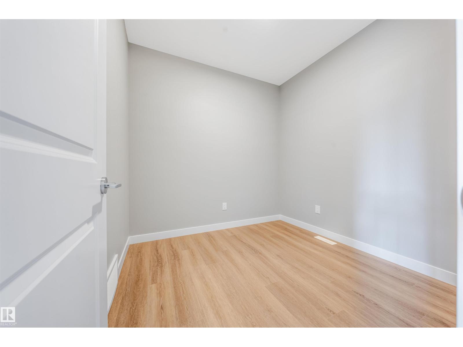 7122 52 AVE BEAUMONT - 13