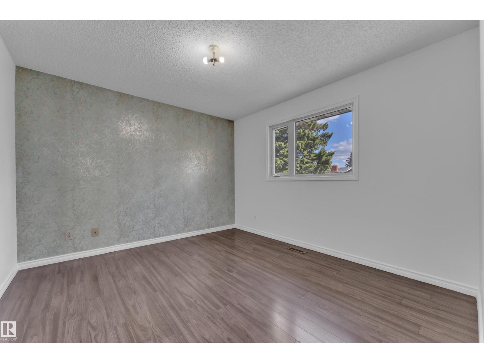 3520 19 AV NW - 12