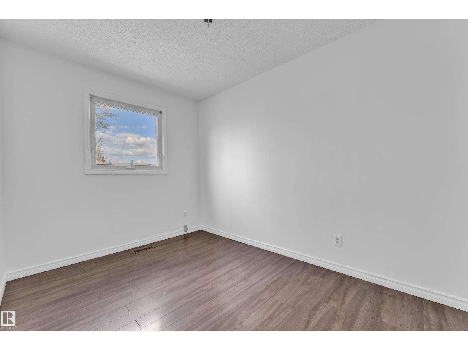 3520 19 AV NW - 14