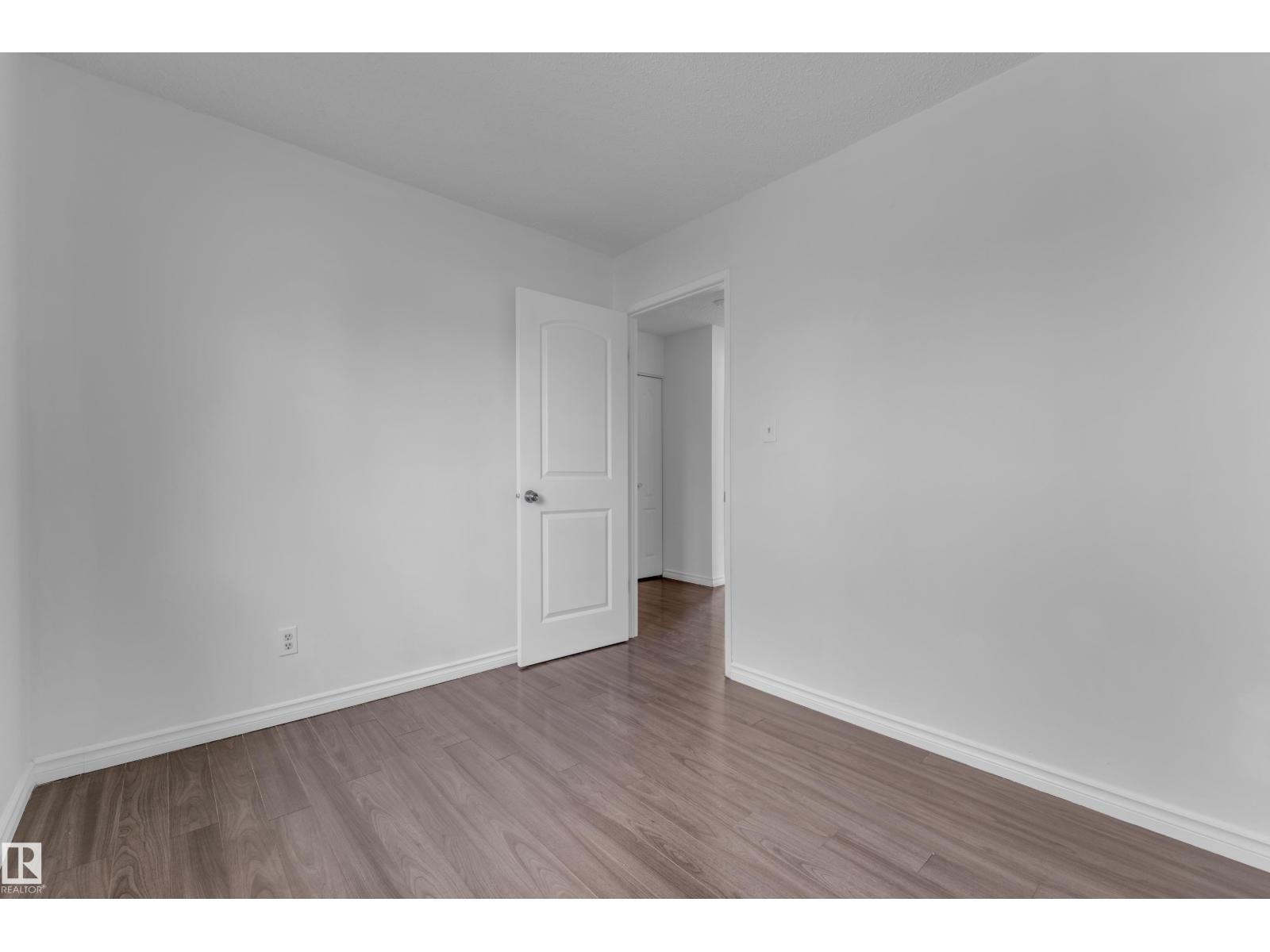 3520 19 AV NW - 18