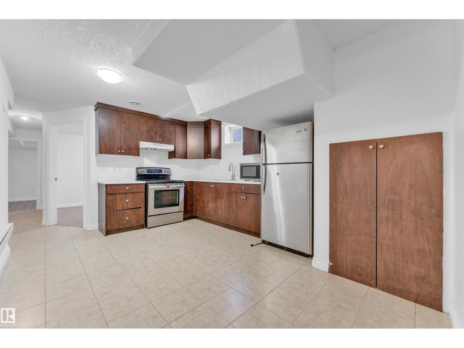 3520 19 AV NW - 21