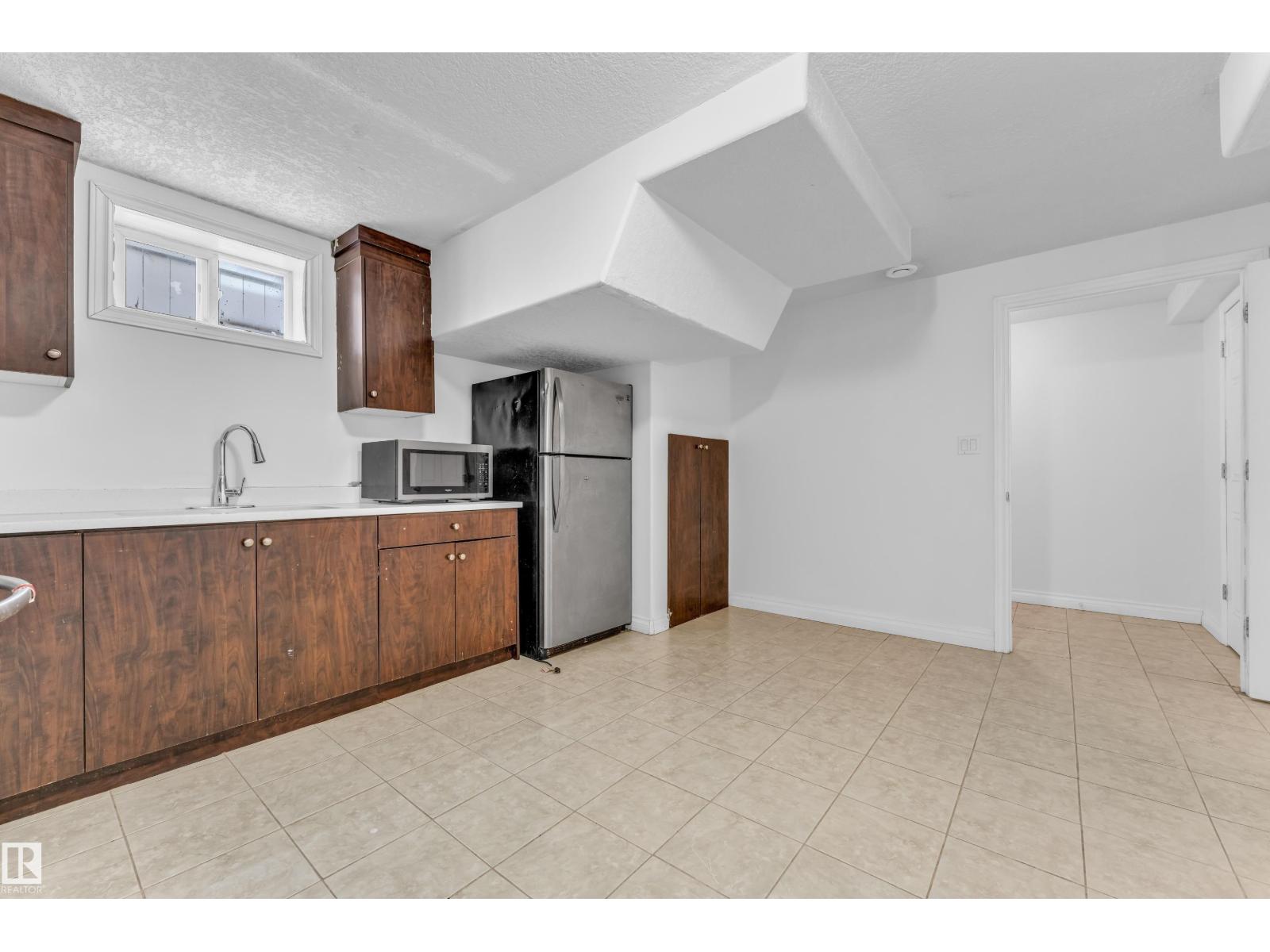 3520 19 AV NW - 22