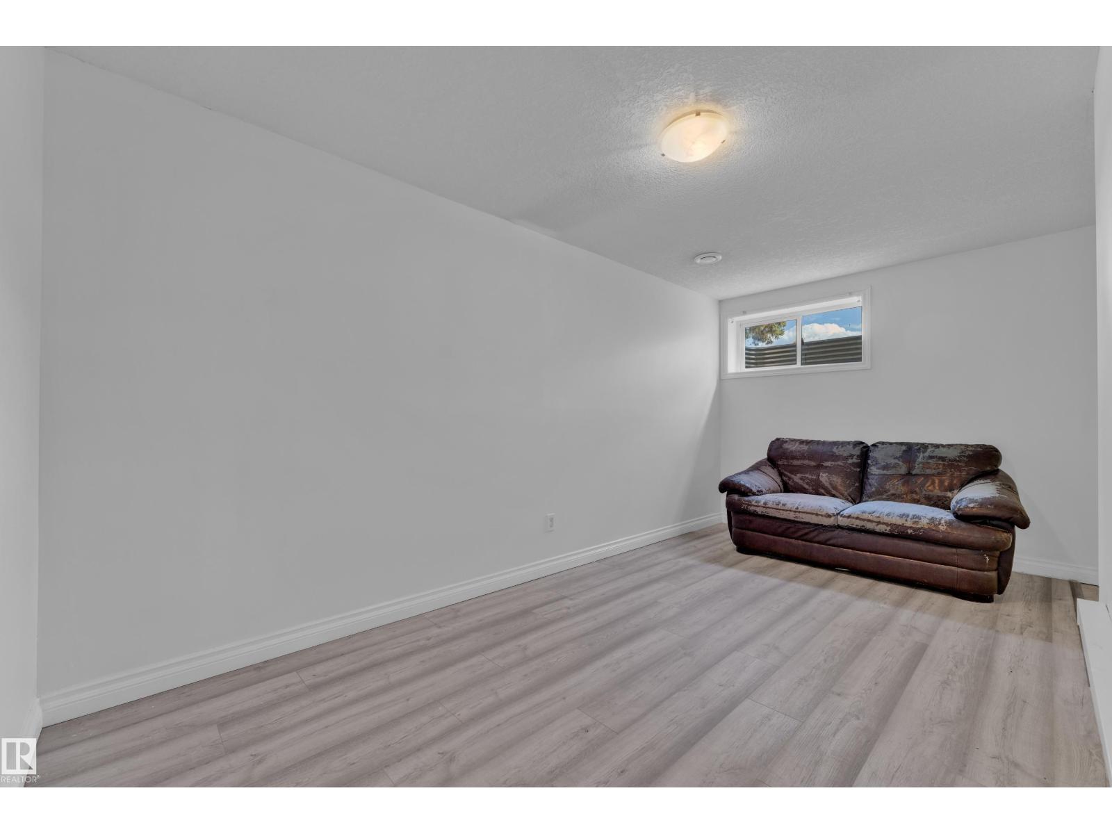 3520 19 AV NW - 24