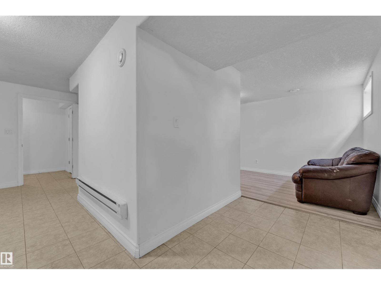 3520 19 AV NW - 26