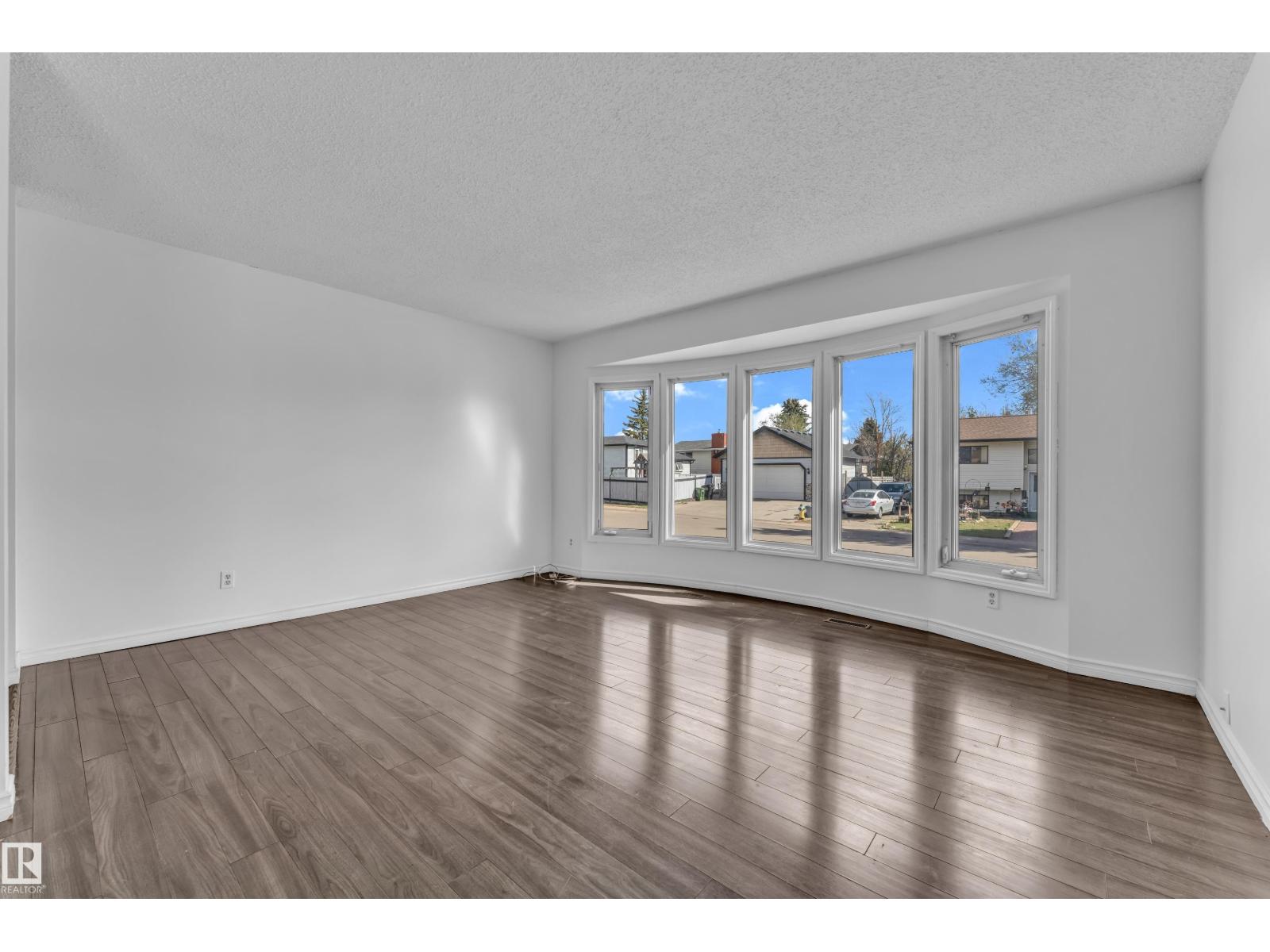 3520 19 AV NW - 5
