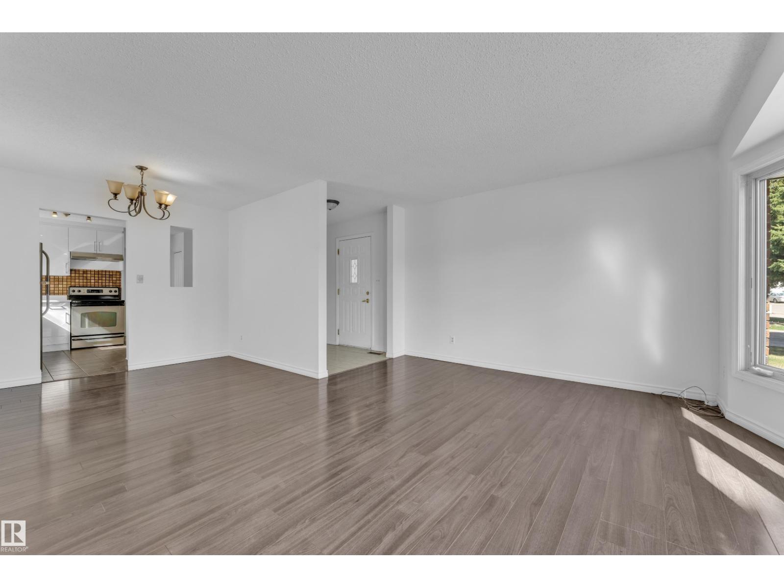 3520 19 AV NW - 7